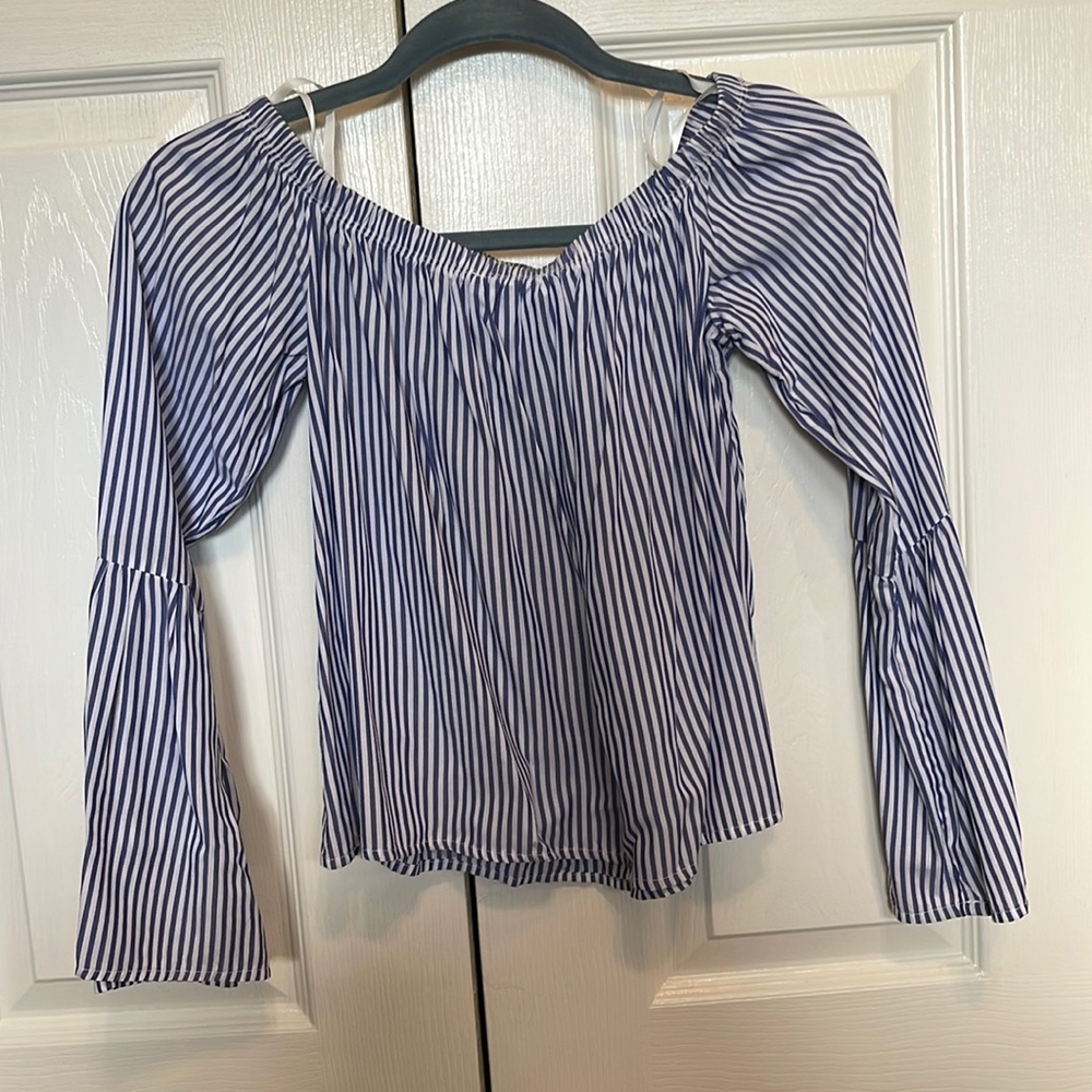 Long sleeve shirt can be worn on or off the shoulders.